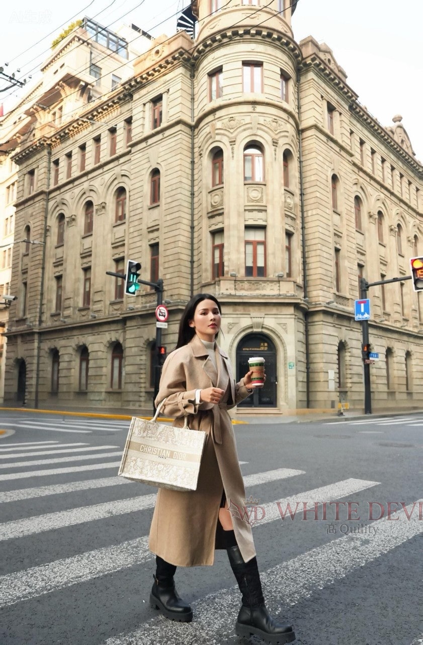 하얀악마 레플리카 디올 북토트백 (1).jpg