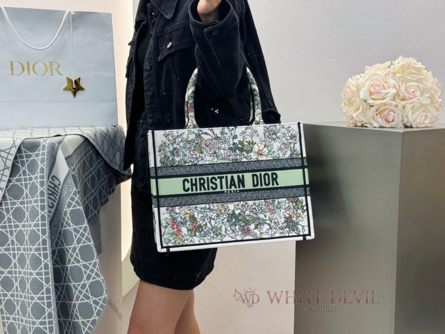 하얀악마 레플리카 디올 북토트백 (1).jpg
