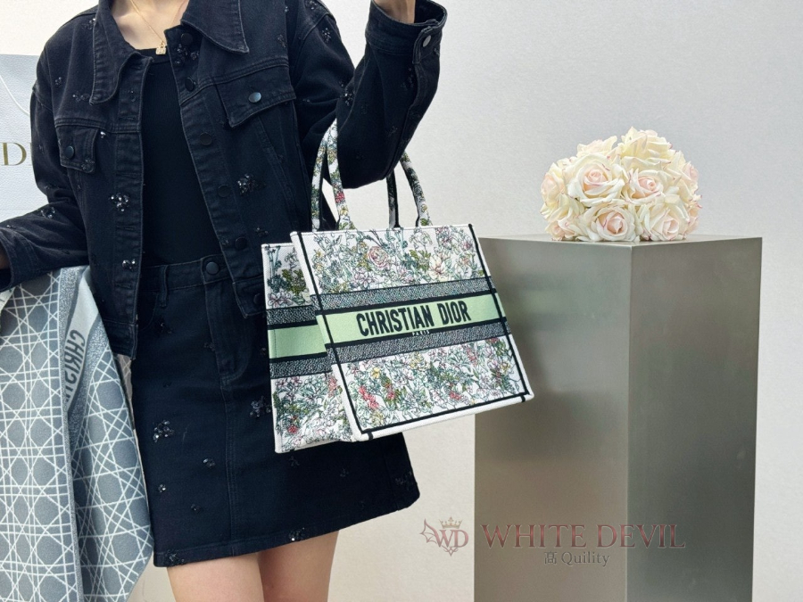 하얀악마 레플리카 디올 북토트백 (2).jpg