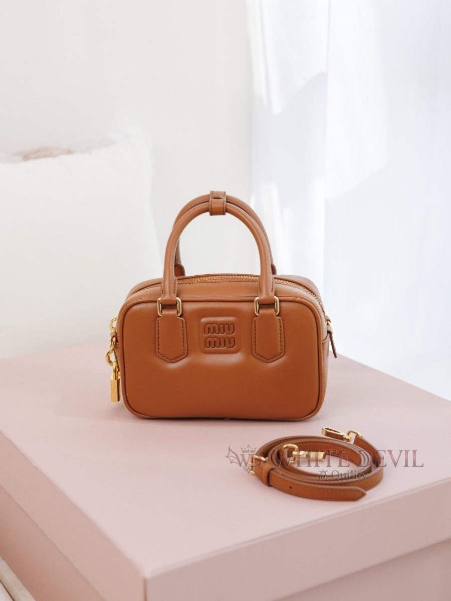 하얀악마 이미테이션 미우 아르카디 (2).jpg