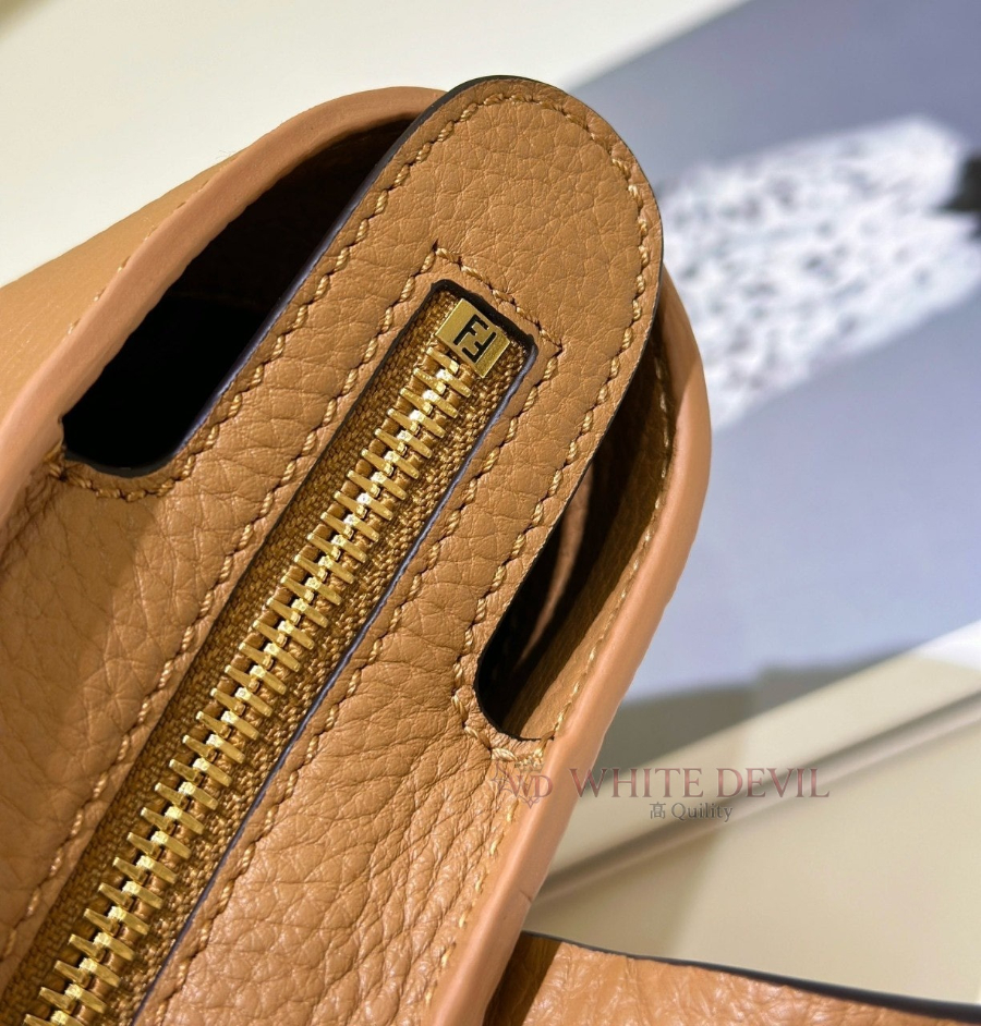 하얀악마 이미테이션 펜디 롤백 (7).jpg