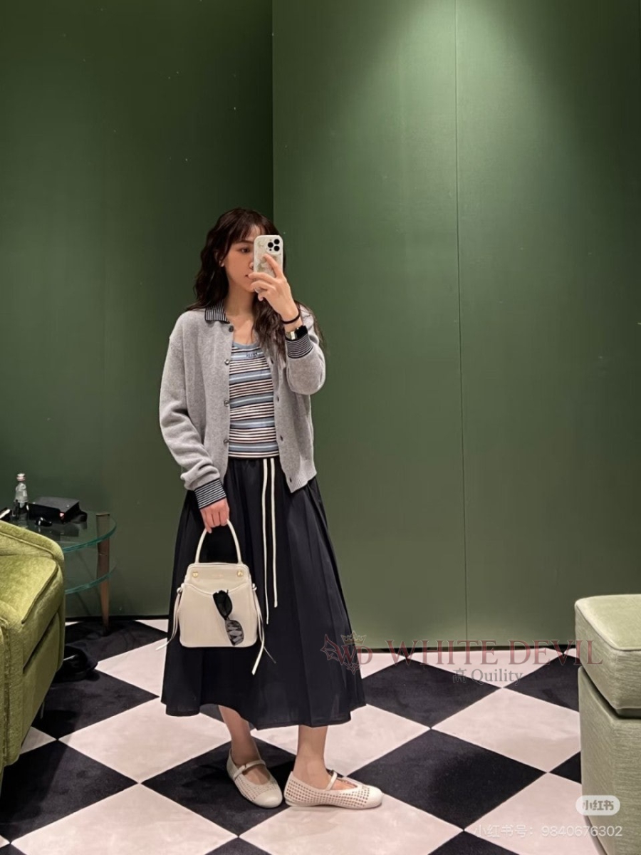 하얀악마 이미테이션 프라다 치마 (1).jpg