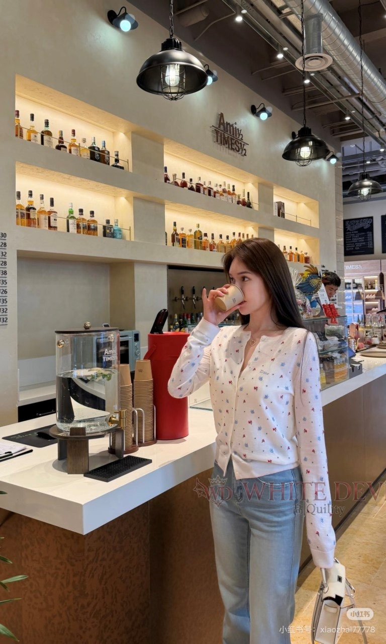 하얀악마 이미테이션 디올 가디건 (1).jpg