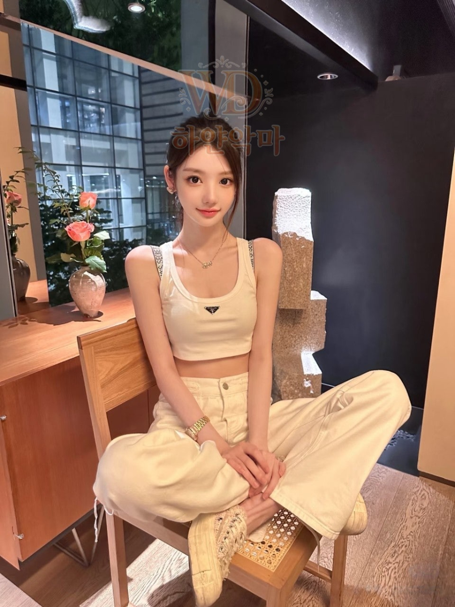 프라다 탱크탑 레플리카 (2).jpg