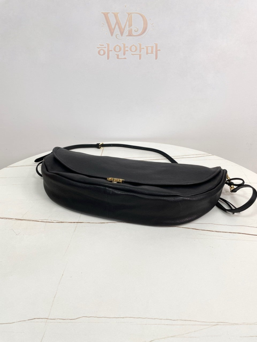 셀린느-트리옹프-가방추천-6.jpg