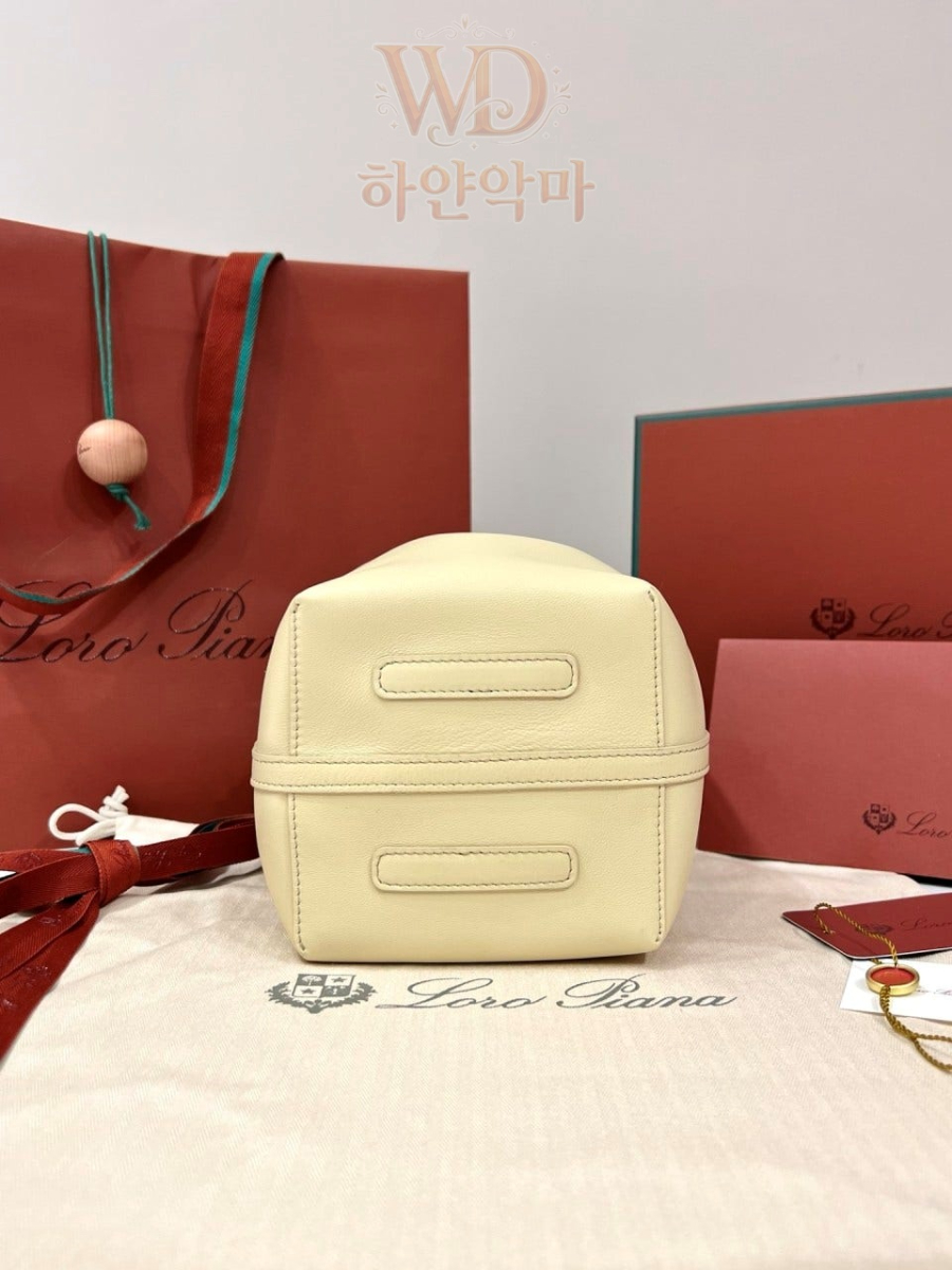 로로피아나-가방추천-버킷백-후기-9.jpg