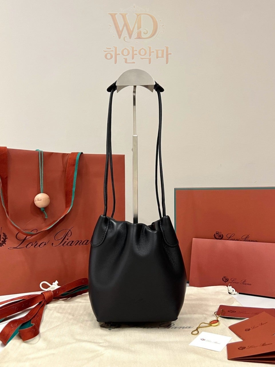 로로피아나-명품가방-추천-버킷백-2.jpg