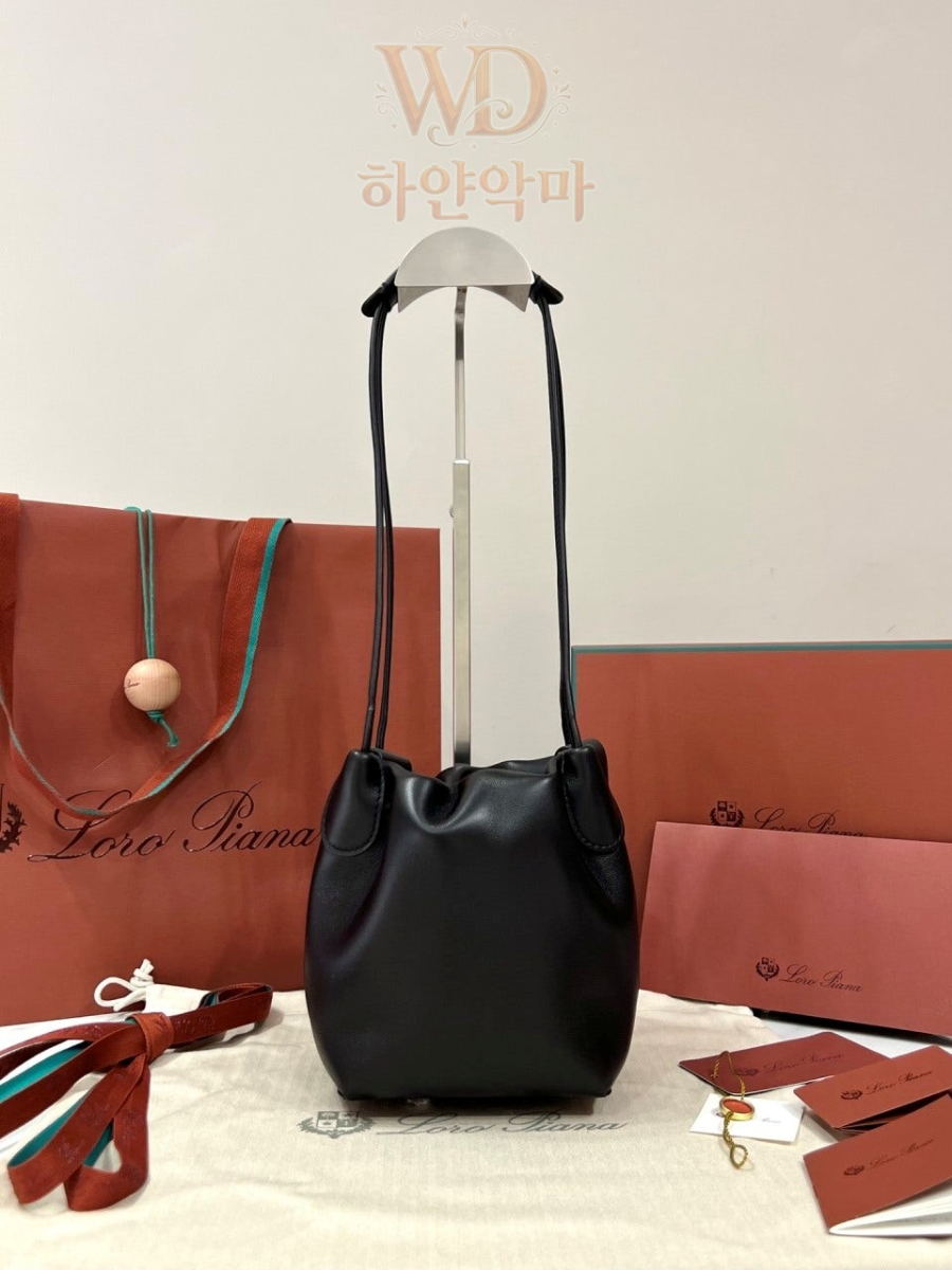 로로피아나-명품가방-추천-버킷백-3.jpg