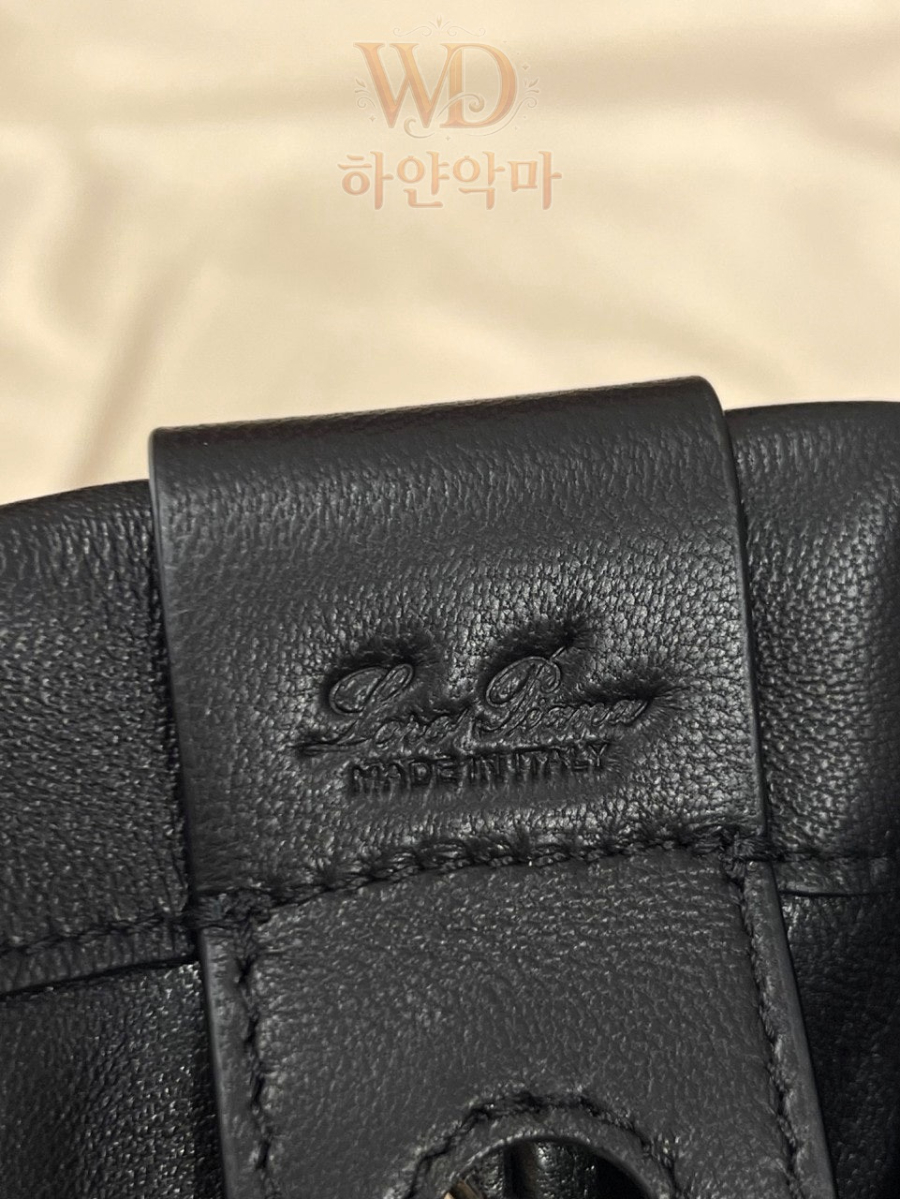 로로피아나-명품가방-추천-버킷백-8.jpg
