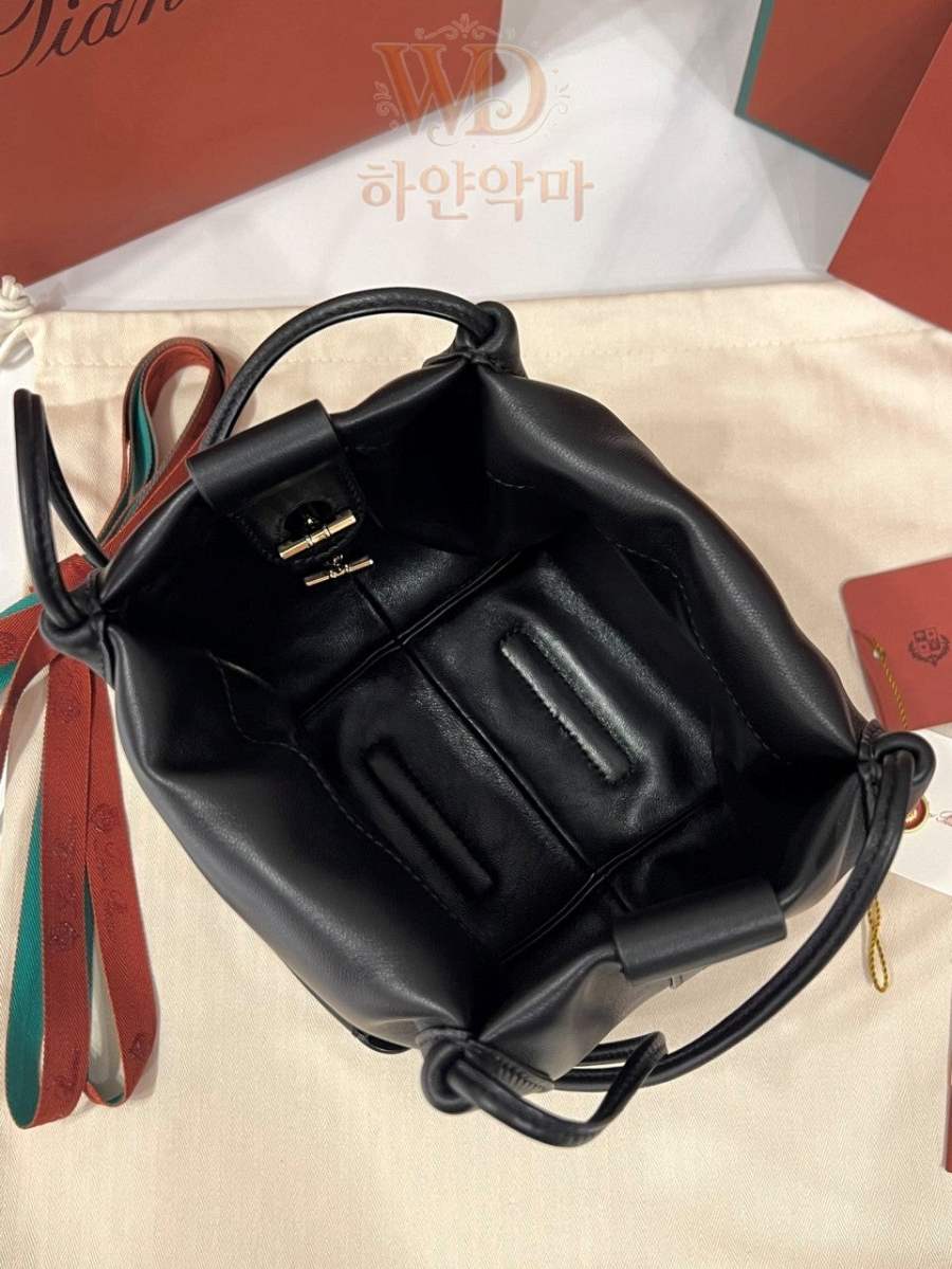 로로피아나-명품가방-추천-버킷백-10.jpg