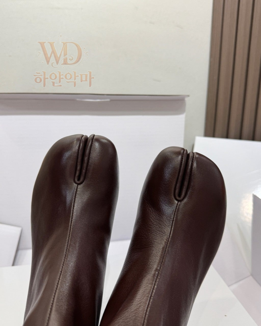 메종마르지엘라부츠-하얀악마-13.jpg