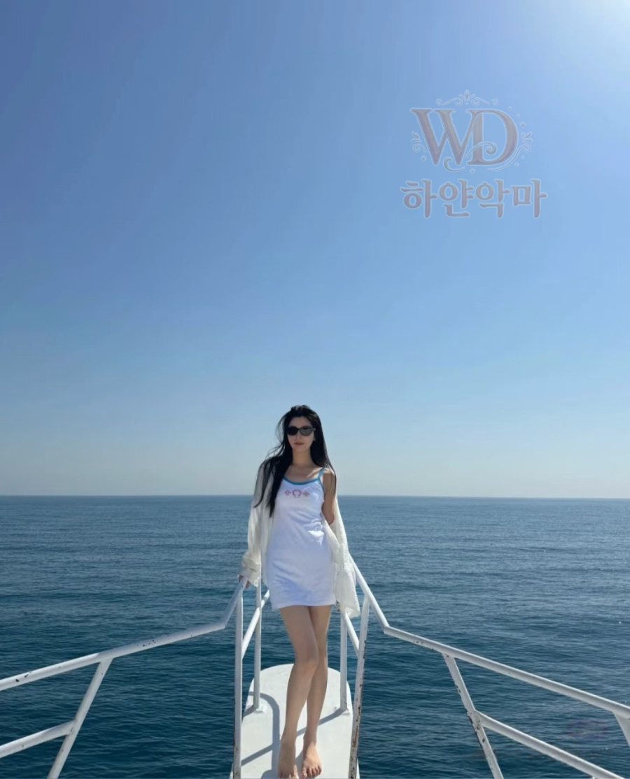 2026신상의류-크롬하츠나시-하얀악마-1.jpg