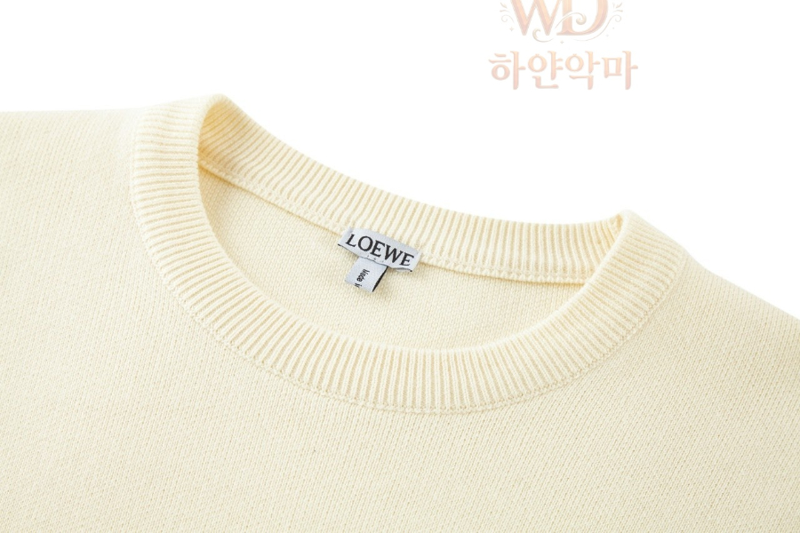 로에베스웨터-하얀악마-9.jpg