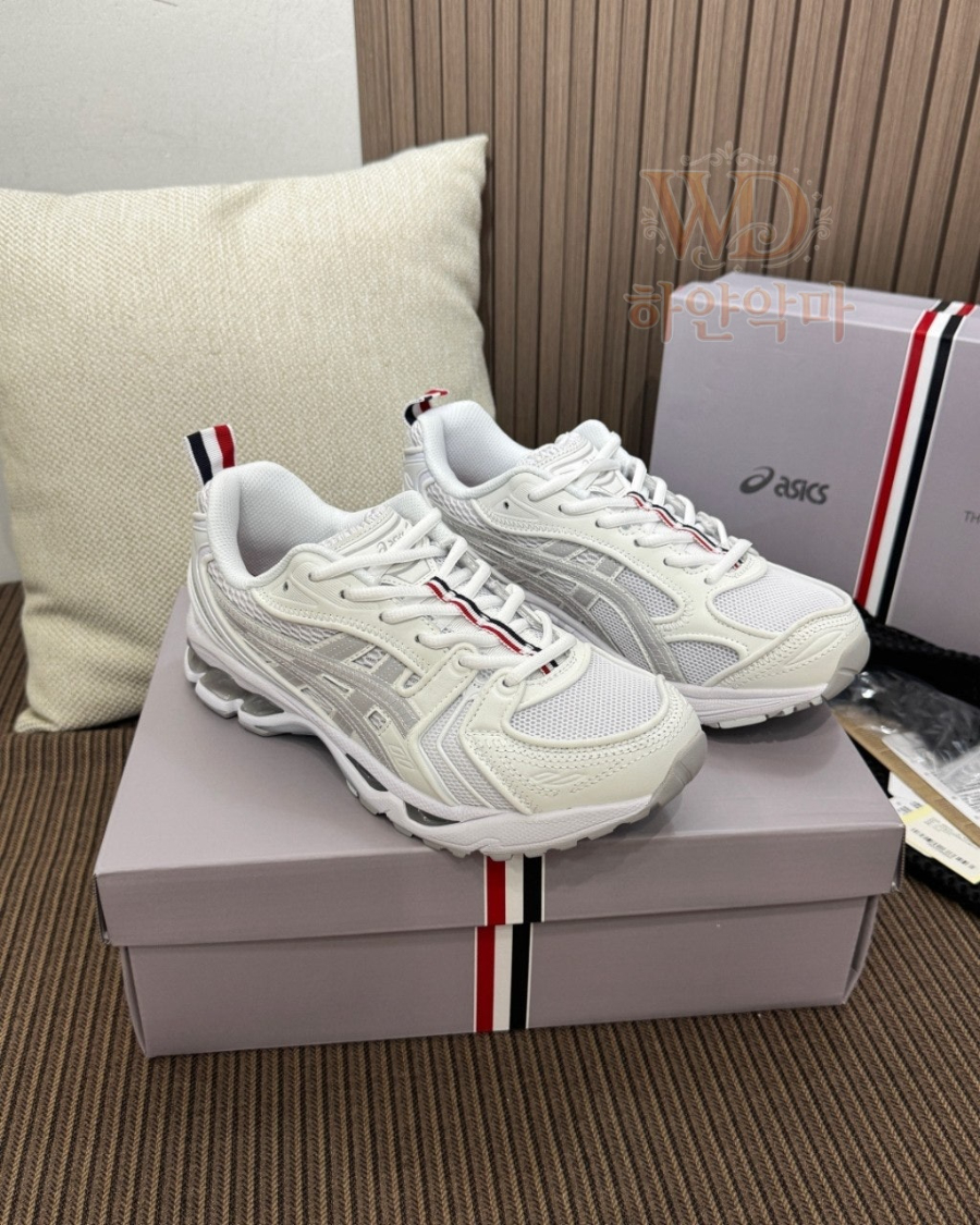 톰브라운운동화-커플-하얀악마-7.jpg