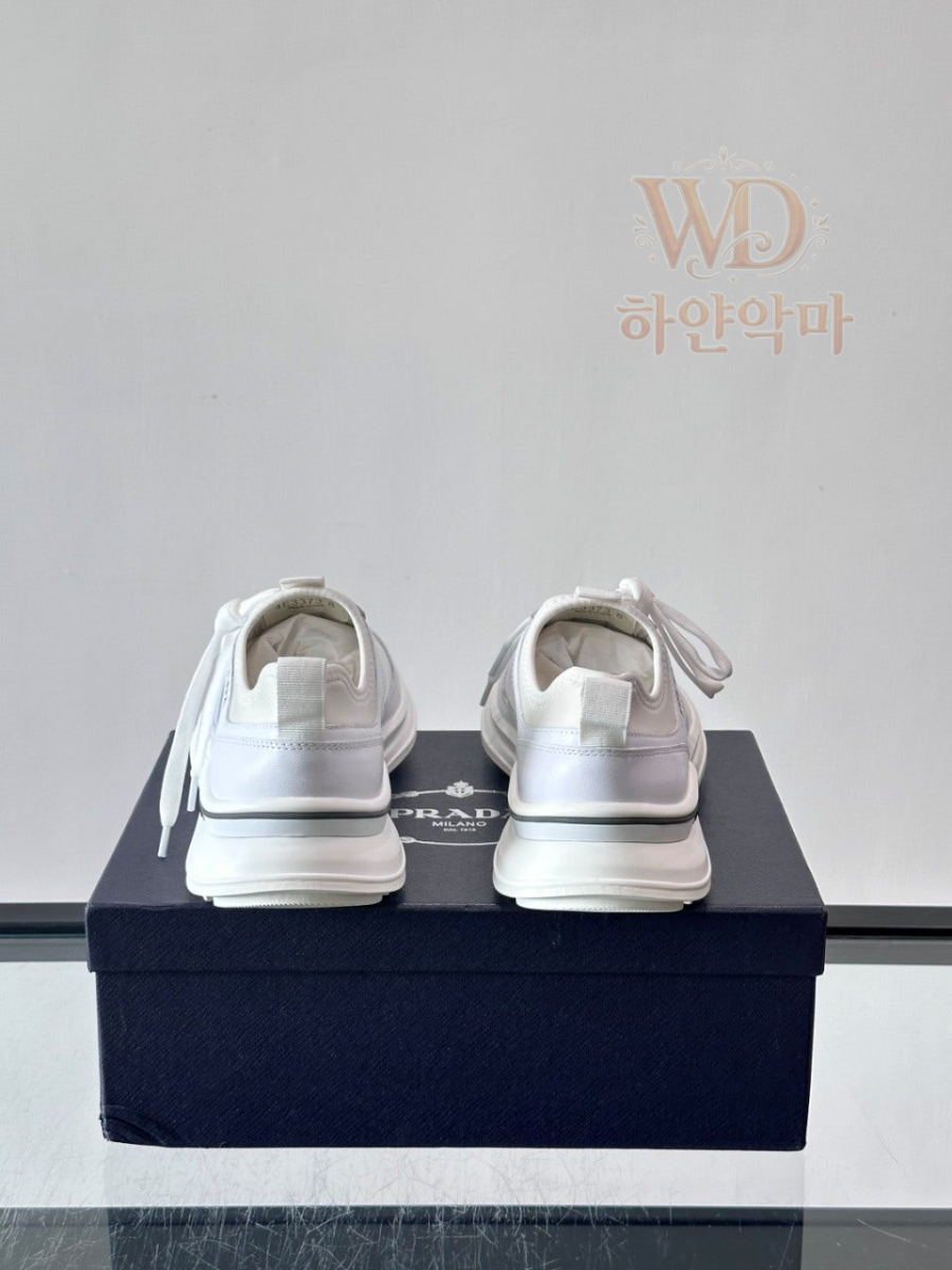 하얀악마-프라다운동화-10.jpg
