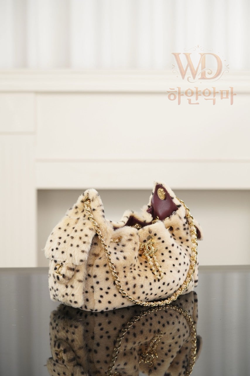 샤넬2026신상-공방-25백-하얀악마-5.jpg