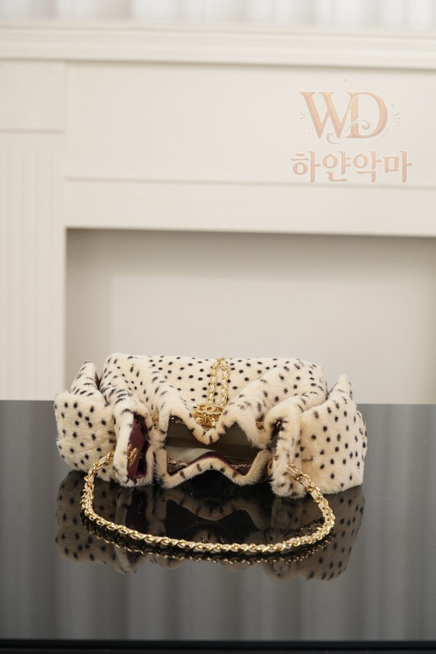 샤넬2026신상-공방-25백-하얀악마-8.jpg