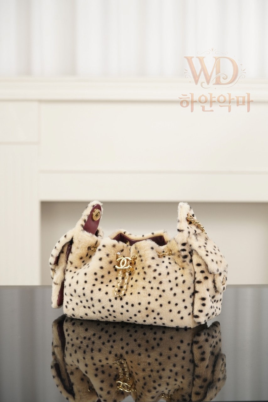샤넬2026신상-공방-25백-하얀악마-7.jpg