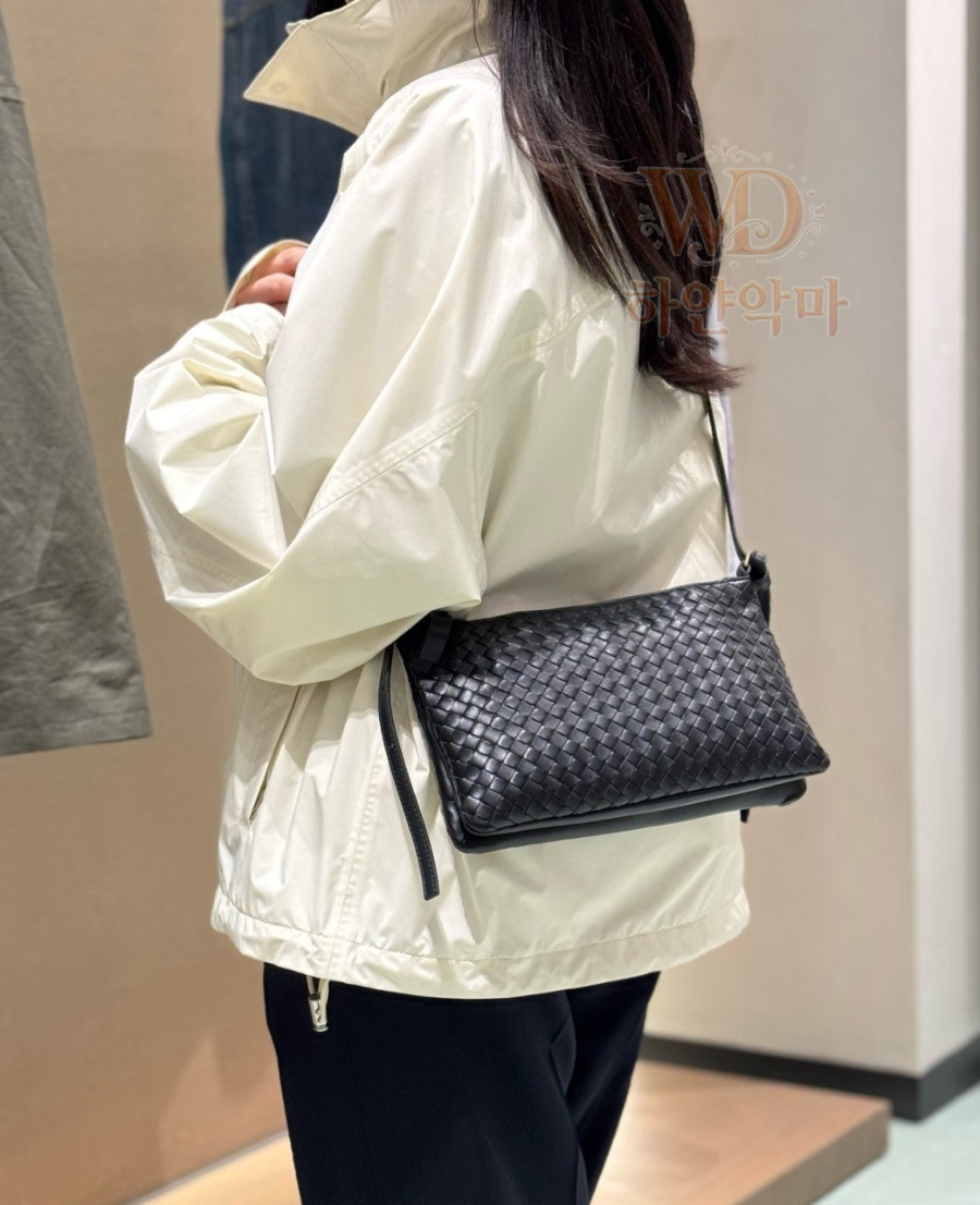 보테가피콜로숄더백-876625-하얀악마-2.jpg