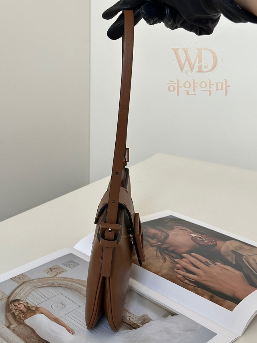 펜디가방-숄더백-하얀악마-4.jpg