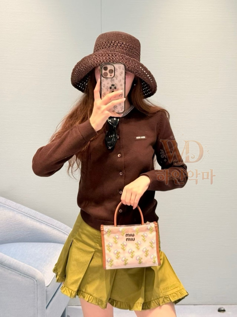미우미우26신상-여자가디건-하얀악마-1.jpg
